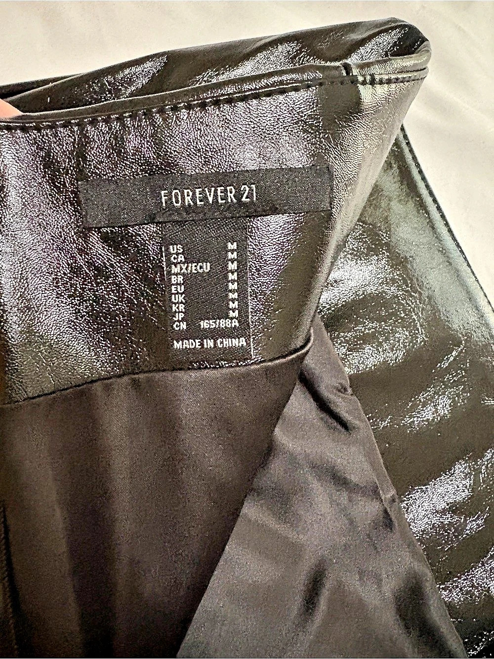 Forever 21 Black Mini Skirt Size Medium Like New - Picture 3 of 6